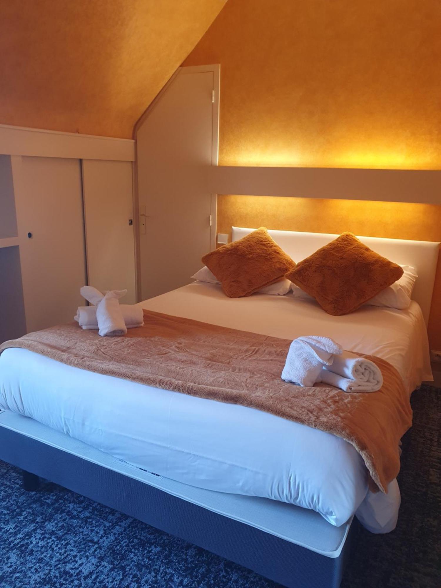 Hotel Le Phare Ouistreham Exterior photo