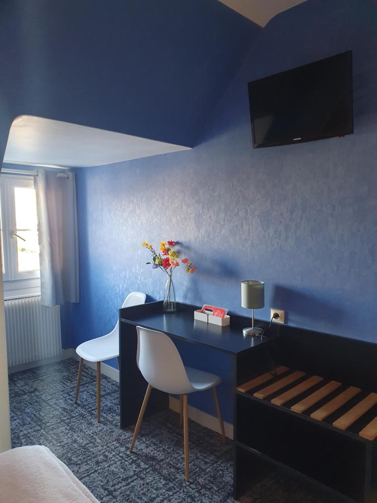Hotel Le Phare Ouistreham Exterior photo