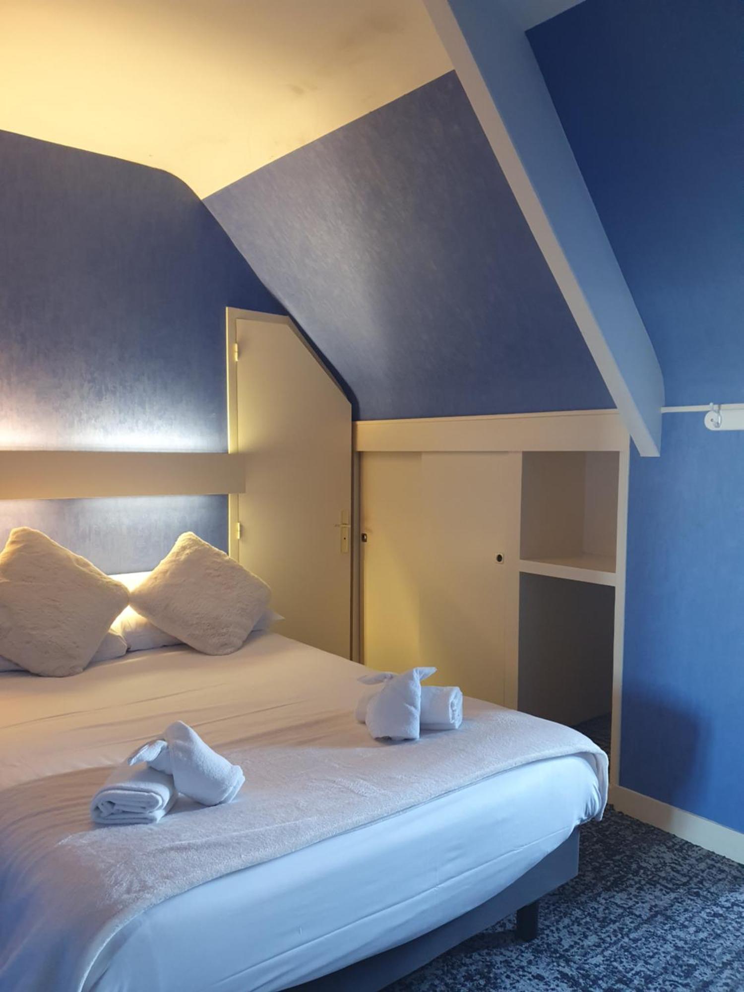 Hotel Le Phare Ouistreham Exterior photo