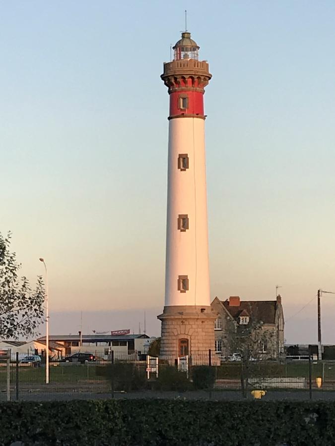 Hotel Le Phare Ouistreham Exterior photo